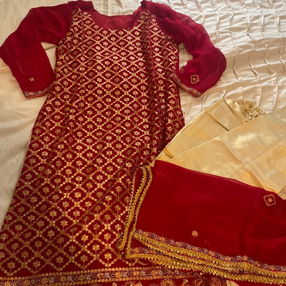 Pakistani / Indian 3 piece suit